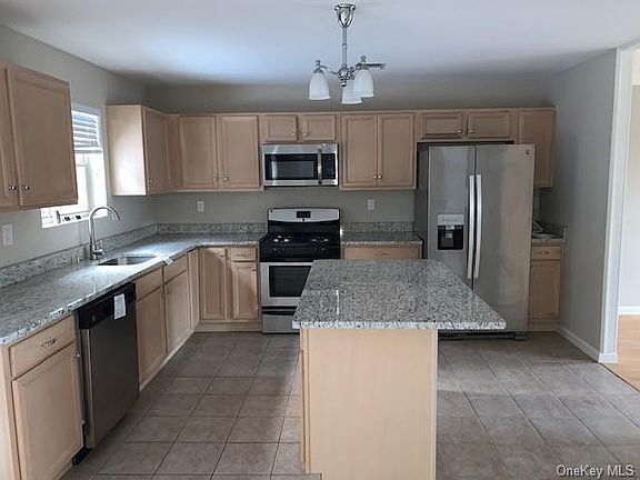 3rd image of 53 Lake Shore Dr E