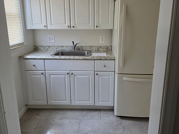 5th image of 3565 Gloria St