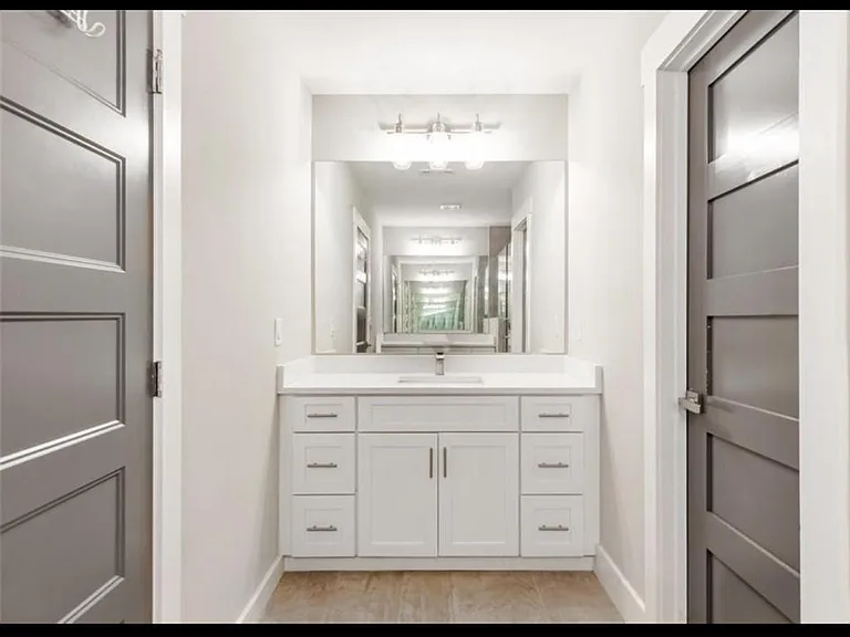 2039 Glendale Dr — Photo 33
