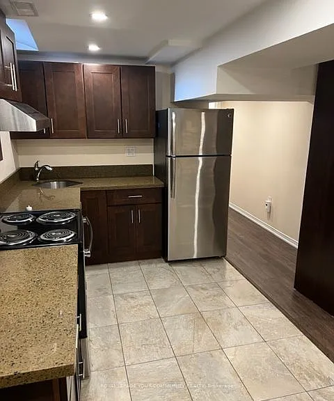 634 Galloway Cres — Photo 1