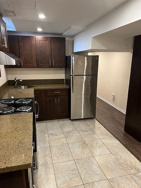 1st image of 634 Galloway Cres