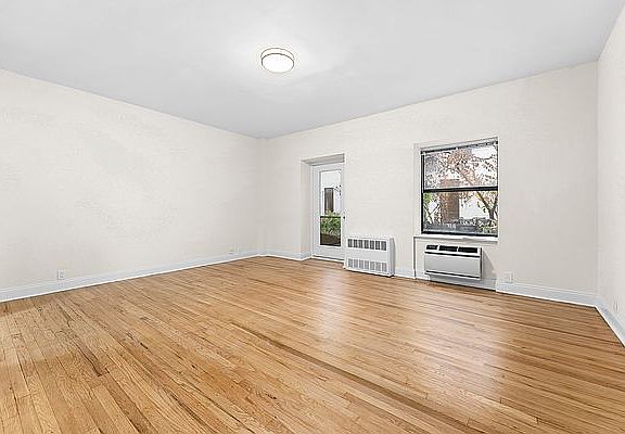 3rd image of 201 E 12th St APT 109