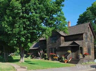 423 7th St, Calumet, MI 49913