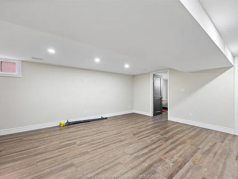 960 Janette Ave — Photo 18