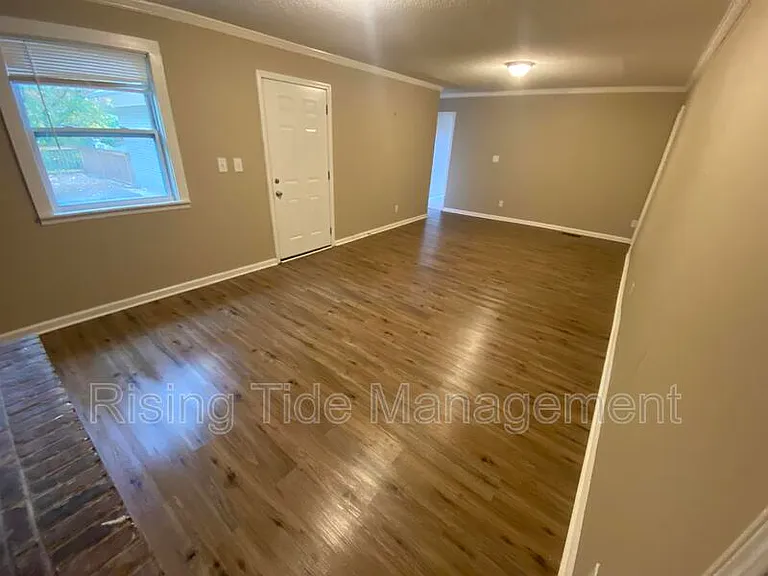 405 Lance Ln — Photo 4