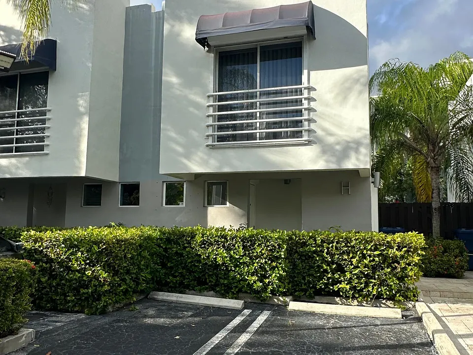 2945 Bridgeport Ave #H