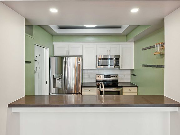 3rd image of 611 Mason St APT 602