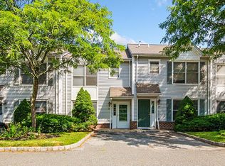 27 Woods Edge Rd #327, Rockaway, NJ 07866