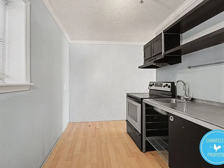 1047 W Academy St — Photo 9