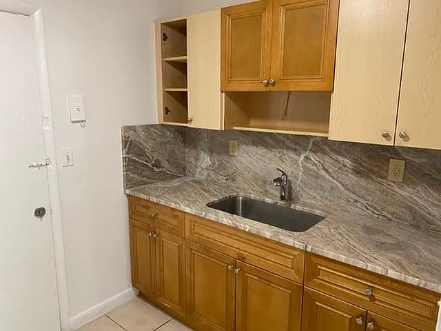2270 NE 171st St — Photo 3
