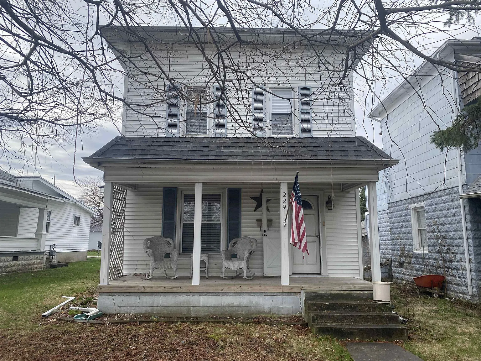 229 E Main St photo 1