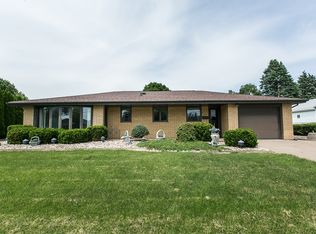 1075 Kane St, Dubuque, IA 52001
