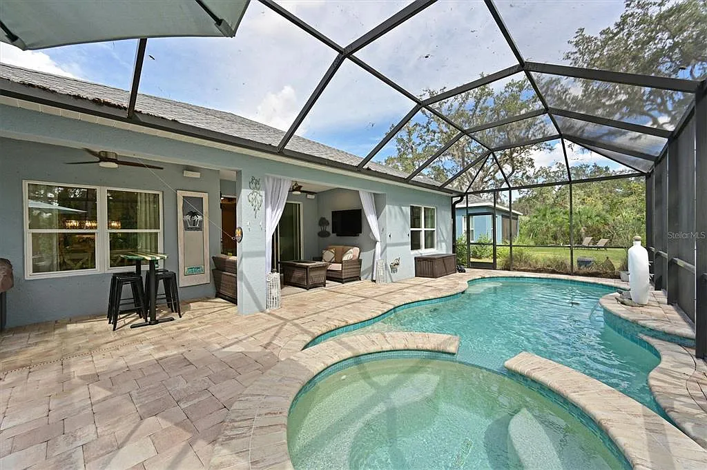 4 bed, 3.0 bath, 2611 sqft, $4,500 — Photo 2