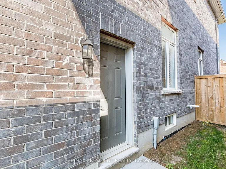 16 Monarch Dr — Photo 40