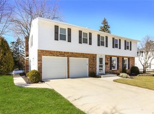 94 Exeter Rd, Williamsville, NY 14221