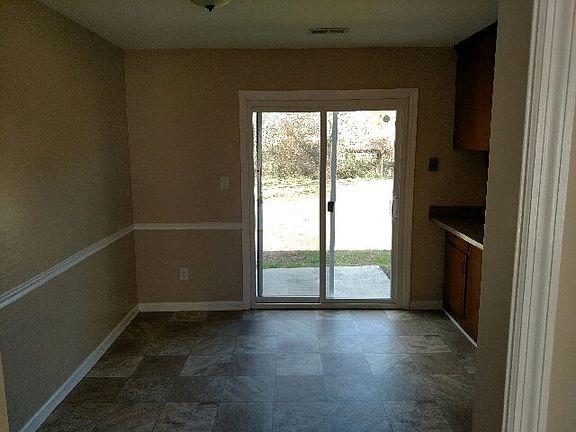 3rd image of 407 Scot Dr