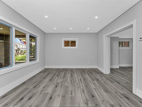 5th image of 1525 Dougall Ave