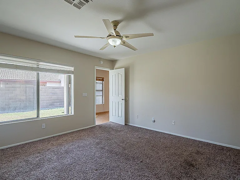 718 W Baylor Ln — Photo 26
