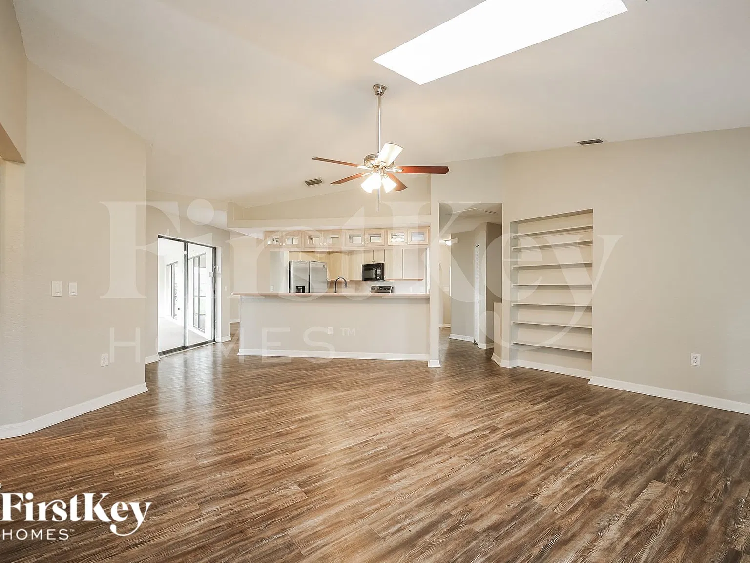 3 bed, 2.0 bath, 1812 sqft, $2,080 — Photo 3