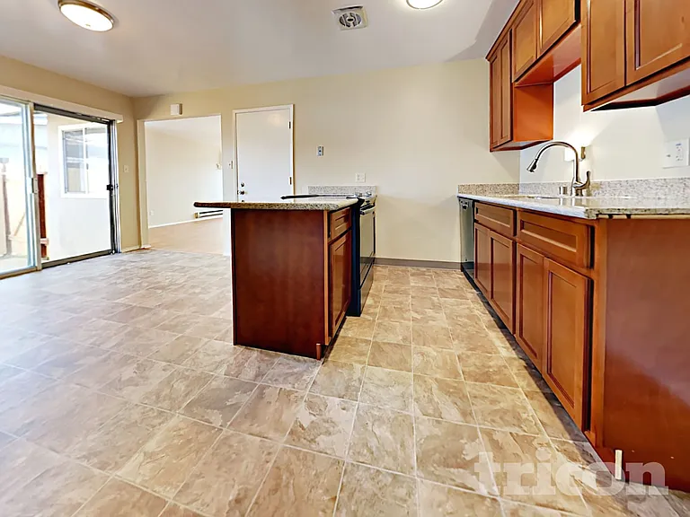 10061 Lincoln Village Dr — Photo 5