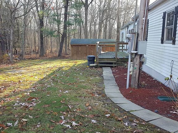 Very Private location with Deck and fire pit