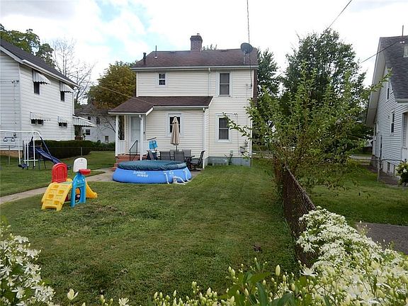 3rd image of 746 E Circle Dr