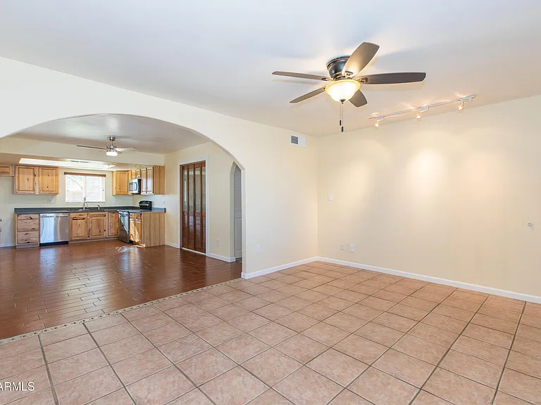 1813 E Ellis Dr — Photo 10