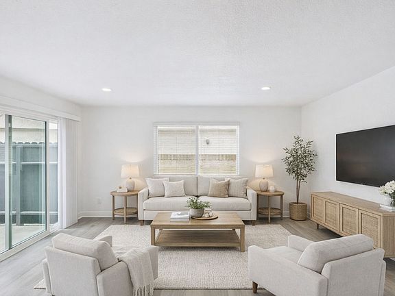 3rd image of 16951 Hoskins Ln APT 1