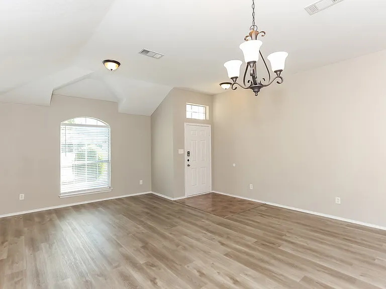 1755 Reynolds St — Photo 10