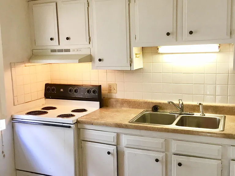 1808 Parkwood Ln #11 — Photo 4
