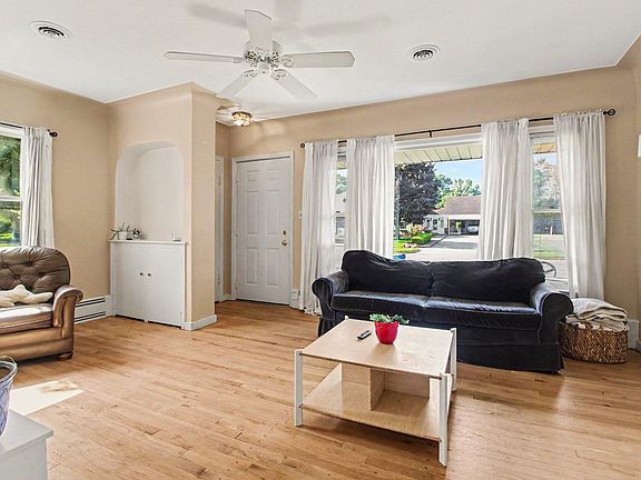 3rd image of 229 Spink Ave