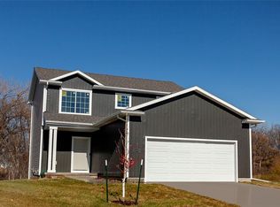 4442 Honey Bee Rdg, Des Moines, IA 50317