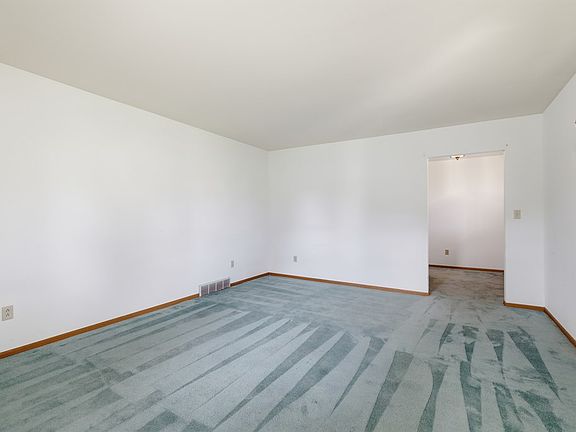 5th image of 250 Poorman Rd