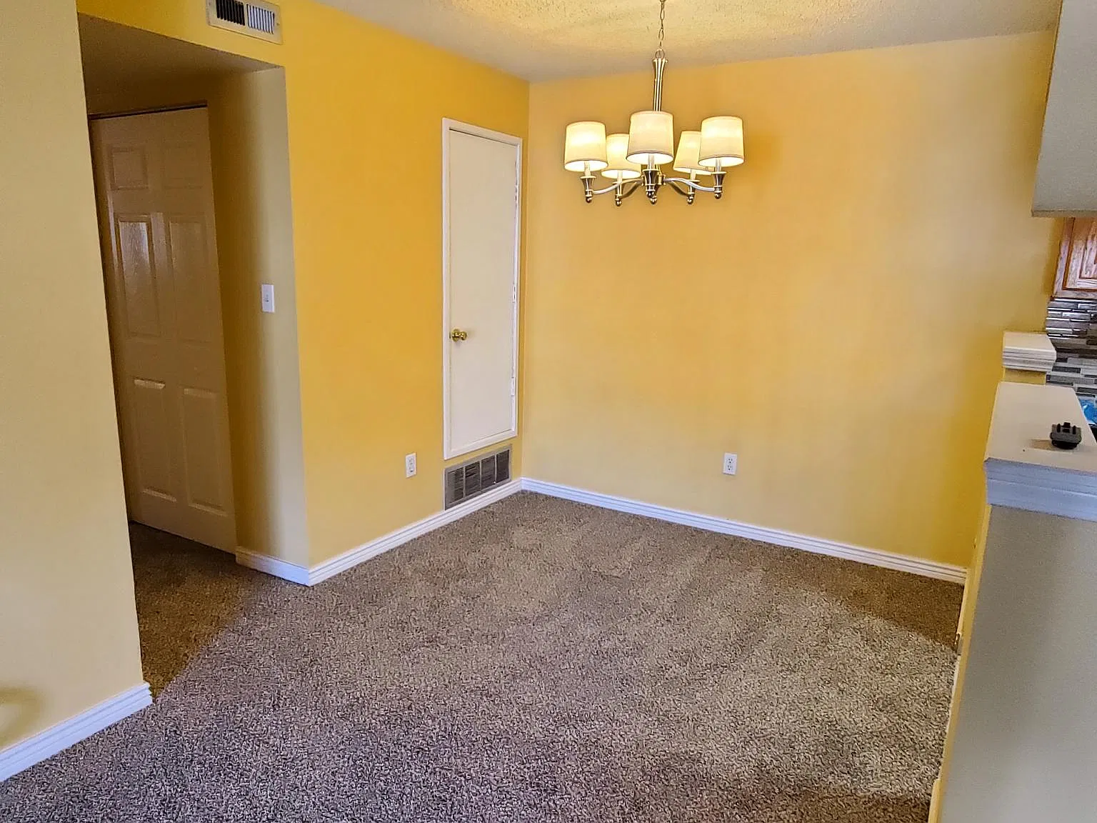 2 bed, 904 sqft, $1,500 — Photo 3