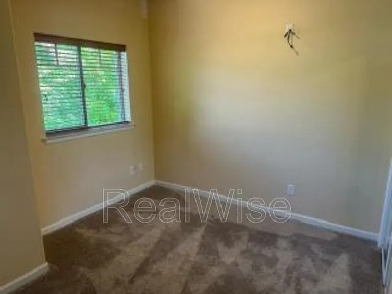 1709 Softwood Way — Photo 27