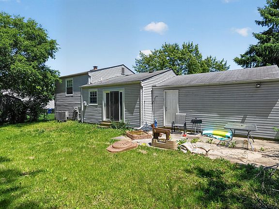 2nd image of 2261 Quartz St