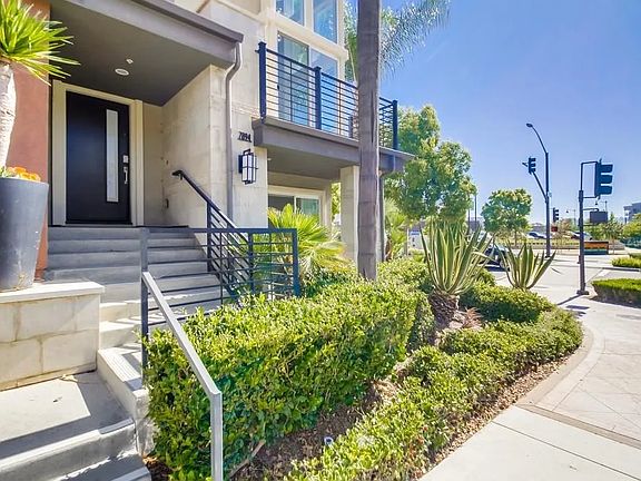 3rd image of 7894 Civita Blvd
