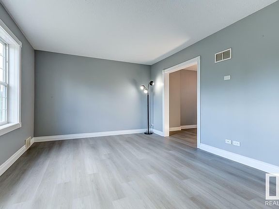 3rd image of 9908 144th Ave NW