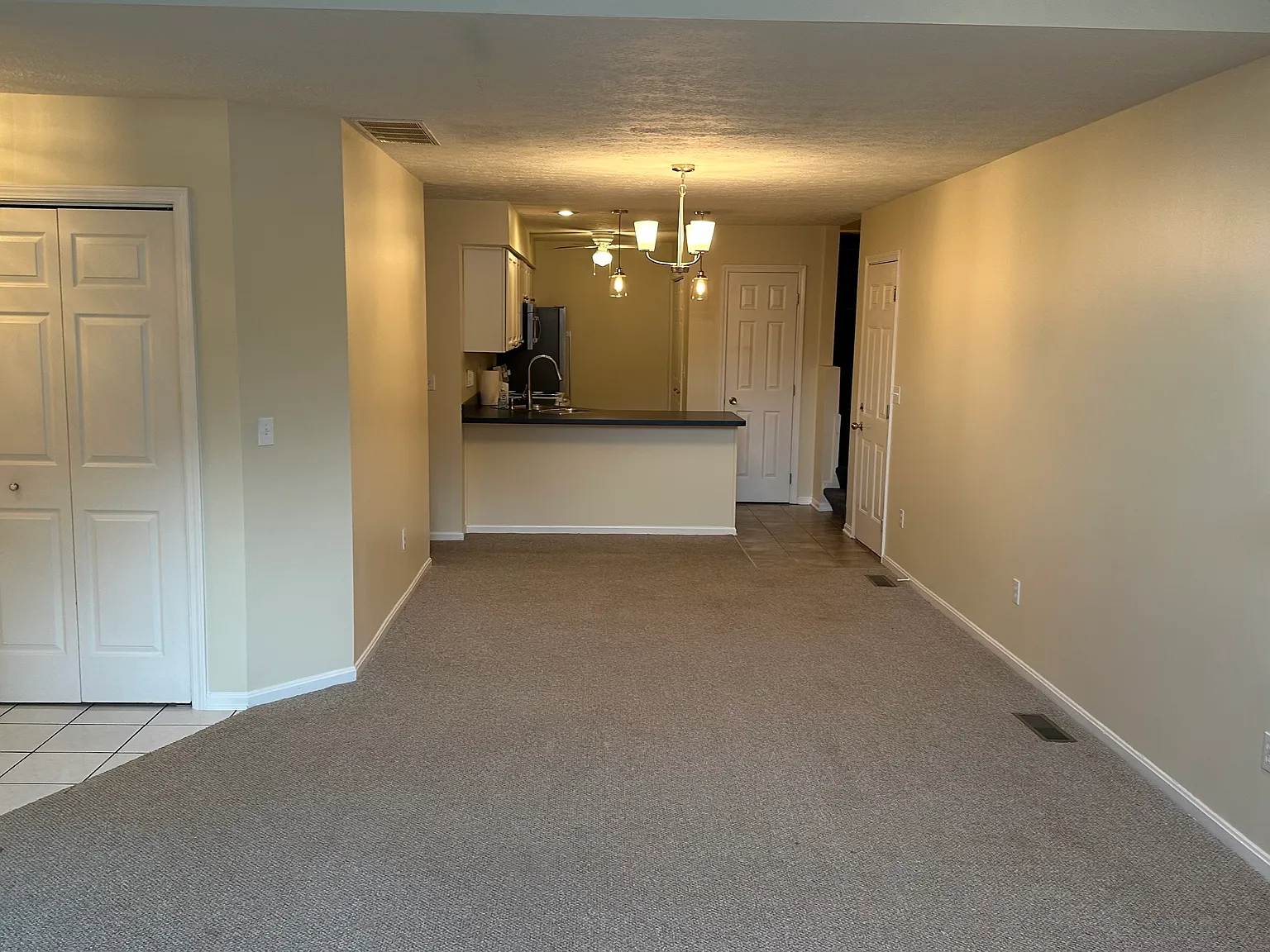 3 bed, 2.5 bath, 1710 sqft, $2,100 — Photo 4
