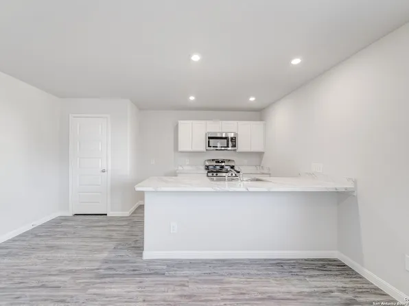 1304 Rough Rdge, Seguin, TX 78255