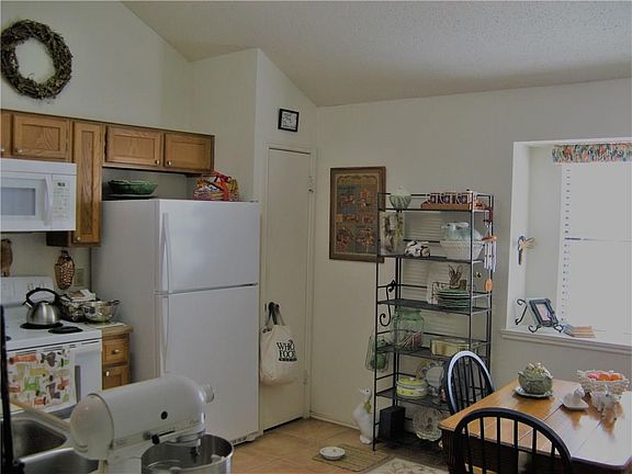 5th image of 518 Lee Dr