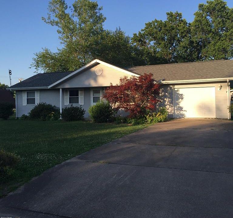 1st image of 1300 Marilyn Dr