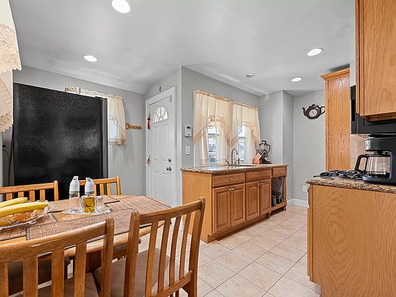 2nd image of 9427 221st St