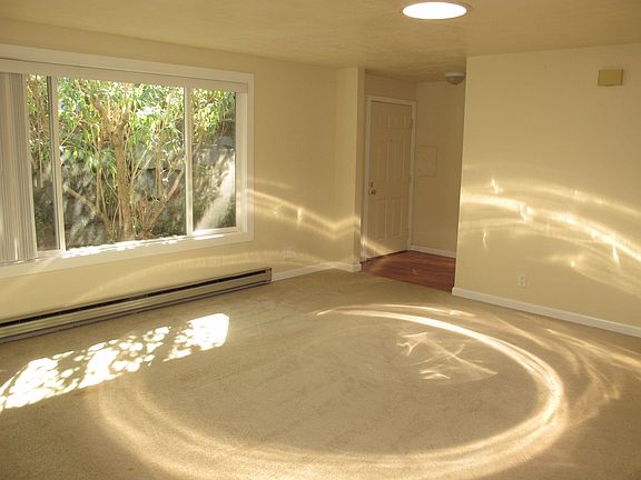 5th image of 2206 NE 197th Pl APT B