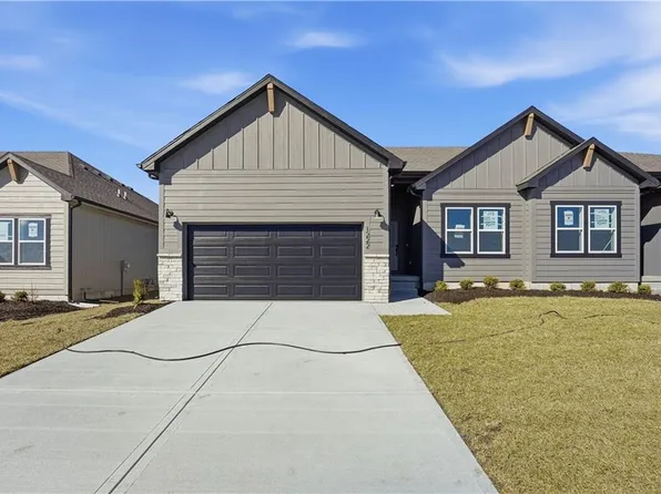 1222 SE Windbreak Dr, Lees Summit, MO 64081