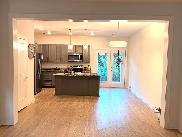2420 Danilynn Dr — Photo 5