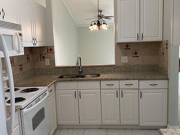 3rd image of 270 Phlox Dr