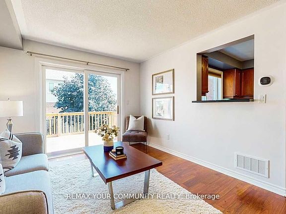 3rd image of 143 Cornish Dr E