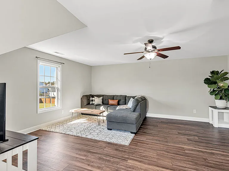 218 Maidstone Dr — Photo 21