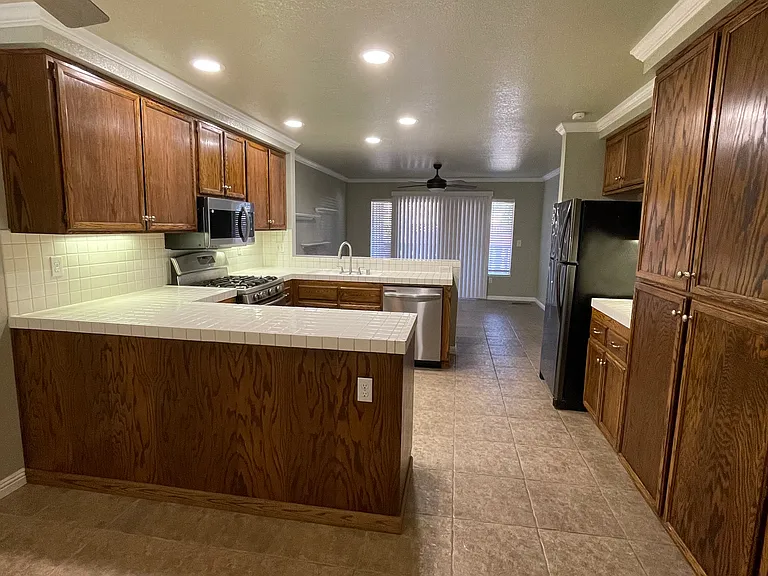 423 Kinsmill Ct — Photo 10